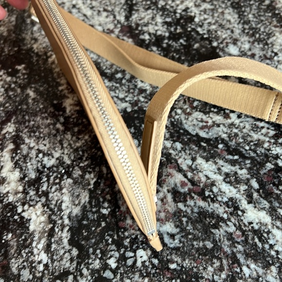 Everlane The Cactus Leather Sling Bag - Picture 3 of 8